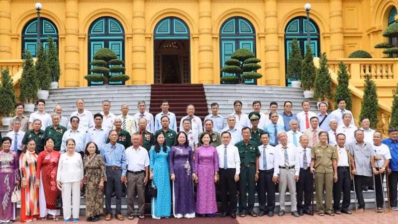 Phó Chủ tịch nước Võ Thị Ánh Xuân gặp mặt người có công tiêu biểu tỉnh An Giang.