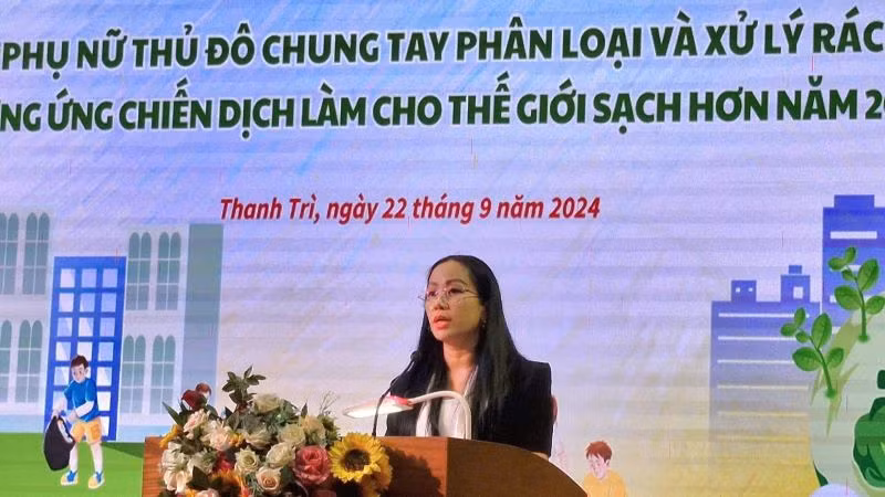 Phó Chủ tịch Hội Liên hiệp Phụ nữ thành phố Hà Nội Phạm Thị Mỹ Hoa phát biểu.