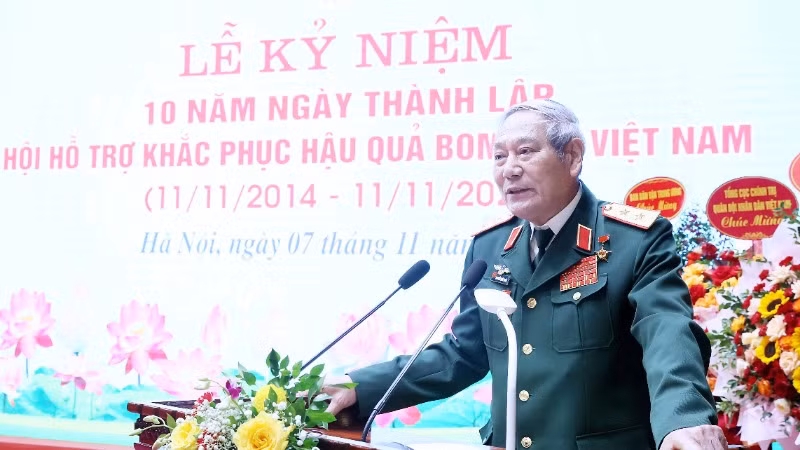 Chủ tịch Hội Hỗ trợ khắc phục hậu quả bom, mìn Việt Nam Nguyễn Đức Soát đọc diễn văn tại buổi lễ. Chủ tịch Hội Hỗ trợ khắc phục hậu quả bom, mìn Việt Nam Nguyễn Đức Soát đọc diễn văn tại buổi lễ.