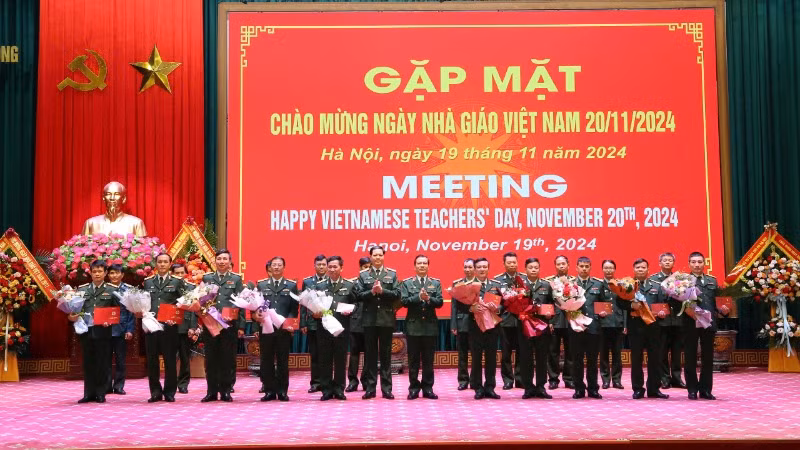 Học viện Quốc phòng tổ chức gặp mặt chào mừng Ngày Nhà giáo Việt Nam 20/11.