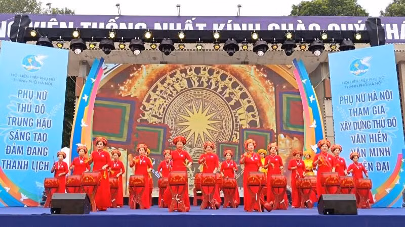 Màn trình diễn tại Liên hoan “Vũ điệu hòa bình - hữu nghị”.