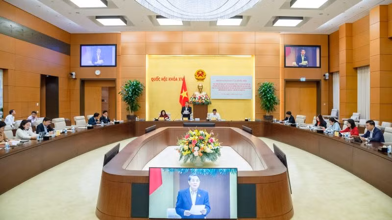 Quang cảnh buổi làm việc. 