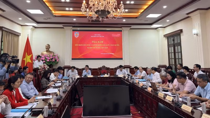 Quang cảnh buổi tọa đàm. 