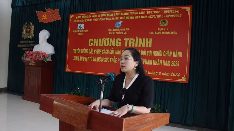 Phó Chủ tịch Hội Liên hiệp Phụ nữ thành phố Hà Nội Phạm Thị Mỹ Hoa phát biểu tại chương trình.