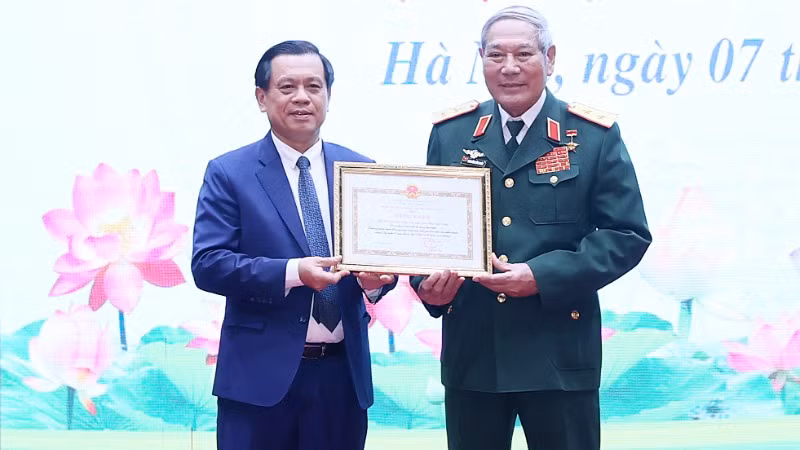 Hội Hỗ trợ khắc phục hậu quả bom, mìn Việt Nam được nhận Bằng khen của Bộ trưởng Lao động- Thương binh và Xã hội. Hội Hỗ trợ khắc phục hậu quả bom, mìn Việt Nam được nhận Bằng khen của Bộ trưởng Lao động- Thương binh và Xã hội.