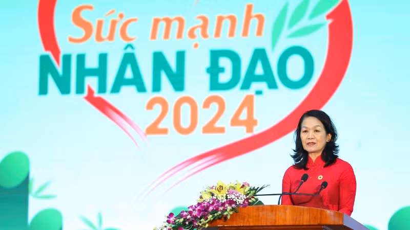 Chủ tịch Hội Chữ thập đỏ Việt Nam Bùi Thị Hòa phát biểu tại Chương trình.