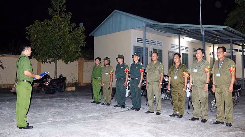 Công an tỉnh Kiên Giang triển khai mô hình "Liên kết bảo đảm an ninh trật tự" tại Khu công nghiệp Thạnh Lộc, huyện Châu Thành. (Ảnh TIẾN DŨNG)