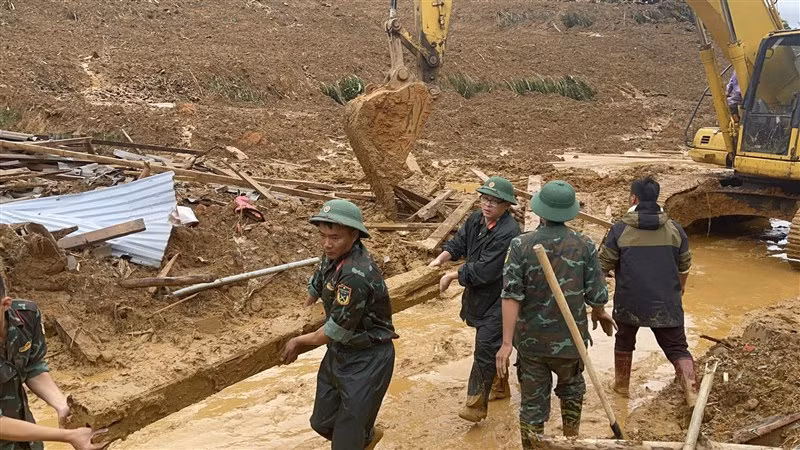 Lực lượng Bộ Chỉ huy Quân sự tỉnh Cao Bằng tìm kiếm người mất tích ở xóm Lũng Lỳ, xã Ca Thành, huyện Nguyên Bình, tỉnh Cao Bằng. Lực lượng Bộ Chỉ huy Quân sự tỉnh Cao Bằng tìm kiếm người mất tích ở xóm Lũng Lỳ, xã Ca Thành, huyện Nguyên Bình, tỉnh Cao Bằng.