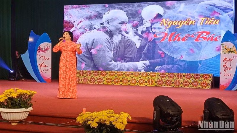 Ngâm thơ Nguyên tiêu nhớ Bác trong đêm thơ, nhạc “Bản hòa âm đất nước” - Cao Bằng khát vọng tương lai.