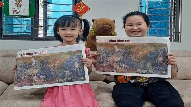 Thiếu nhi Cao Bằng yêu thích bức tranh panorama “Chiến dịch Điện Biên Phủ”.