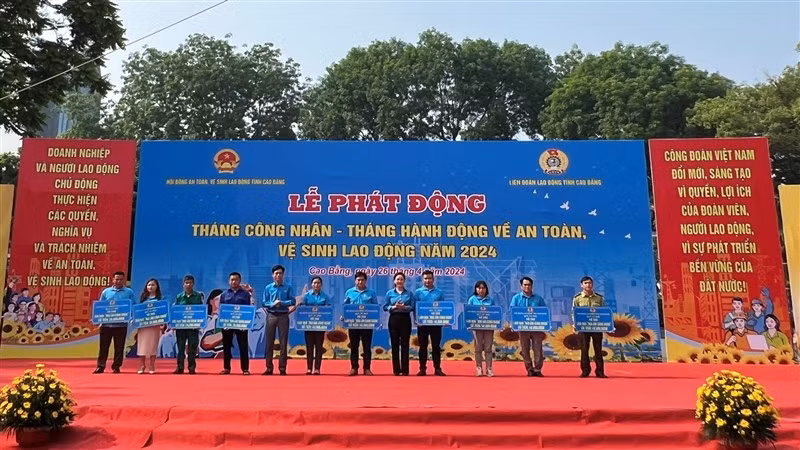 Liên đoàn Lao động tỉnh Cao Bằng hỗ trợ lao động khó khăn về nhà ở xây nhà "Mái ấm Công đoàn".