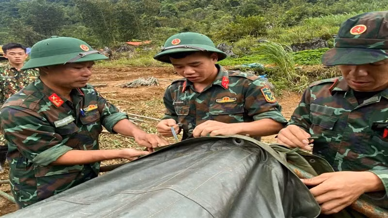 Kỹ lưỡng dựng nhà để nhà bạt bảo đảm chống chịu được mưa, sức gió mạnh trong thiên tai. Kỹ lưỡng dựng nhà để nhà bạt bảo đảm chống chịu được mưa, sức gió mạnh trong thiên tai.