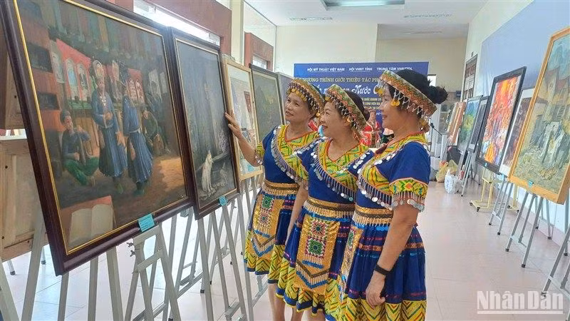 Triển lãm tranh “Sắc màu Non nước Cao Bằng”.