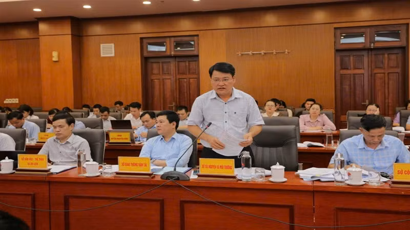 Lãnh đạo Sở Tài nguyên và Môi trường Cao Bằng báo cáo về nỗ lực cải cách hành chính, hỗ trợ doanh nghiệp của ngành tài nguyên địa phương. Lãnh đạo Sở Tài nguyên và Môi trường Cao Bằng báo cáo về nỗ lực cải cách hành chính, hỗ trợ doanh nghiệp của ngành tài nguyên địa phương.