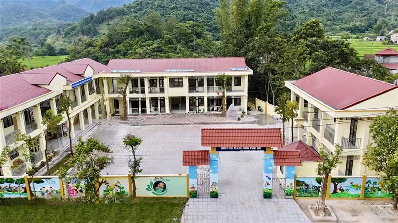 Trường Mầm non Pác Bó được xây dựng khang trang, sạch đẹp. Trường Mầm non Pác Bó được xây dựng khang trang, sạch đẹp.