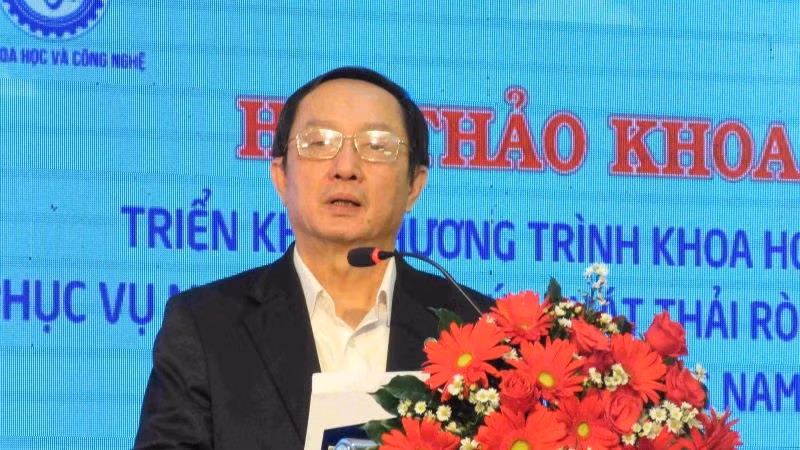 Đồng chí Huỳnh Thành Đạt, Bộ trưởng Khoa học và Công nghệ phát biểu tại hội thảo.