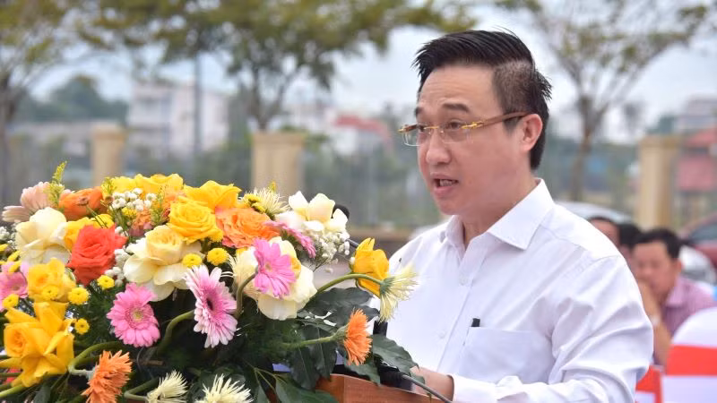 Đồng chí Đặng Minh Thông, Phó Chủ tịch Ủy ban nhân dân tỉnh phát biểu tại buổi lễ. Đồng chí Đặng Minh Thông, Phó Chủ tịch Ủy ban nhân dân tỉnh phát biểu tại buổi lễ.