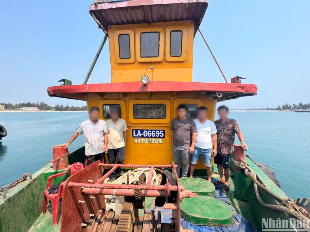 Tàu kéo LA-066.95 hiện chìm ở độ sâu khoảng 47,5m và 5 thuyền viên vẫn mất tích.