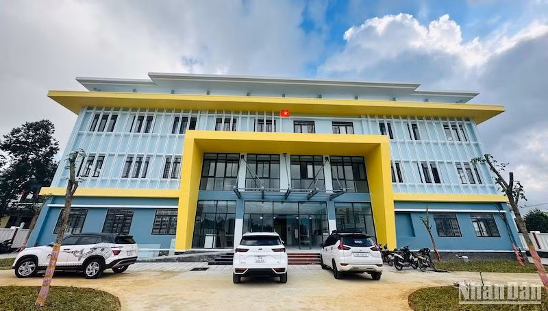 Trung tâm y tế thị xã Đức Phổ được xây mới chăm sóc sức khỏe, phòng dịch trong cộng đồng.