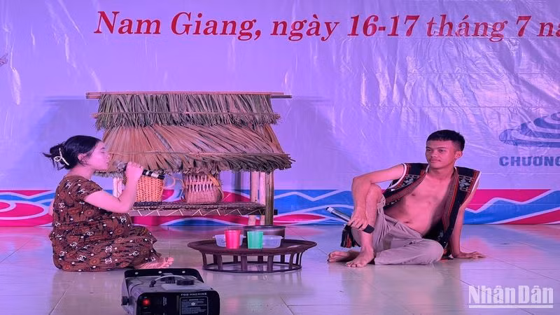 Những tiểu phẩm mang đậm nét văn hóa vùng cao. Những tiểu phẩm mang đậm nét văn hóa vùng cao.