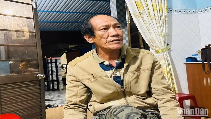 Gần 20 năm làm nghề câu mực, với anh Đinh Văn Minh, lốc xoáy là một trong những nguy hiểm khó phòng, tránh của ngư dân khi đánh bắt trên biển.