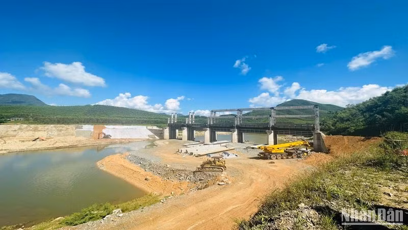 Thi công đập dâng dự án Thủy điện Sông Liên 1.