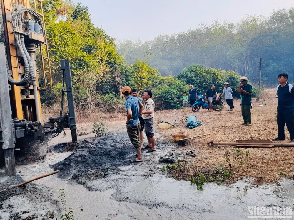 Chính quyền địa phương phối hợp đơn vị thi công tích cực đẩy nhanh tiến độ.