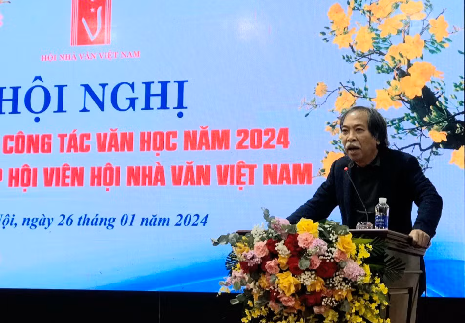 Chủ tịch Hội Nhà văn Việt Nam Nguyễn Quang Thiều phát biểu.