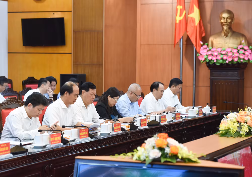 Đại diện lãnh đạo các bộ, ban, ngành của Chính phủ tham dự buổi làm việc.