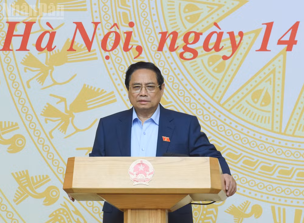 Thủ tướng Phạm Minh Chính phát biểu tại cuộc họp công tác chống buôn lậu, gian lận thương mại và hàng giả đầu năm 2025. (Ảnh: TRẦN HẢI)