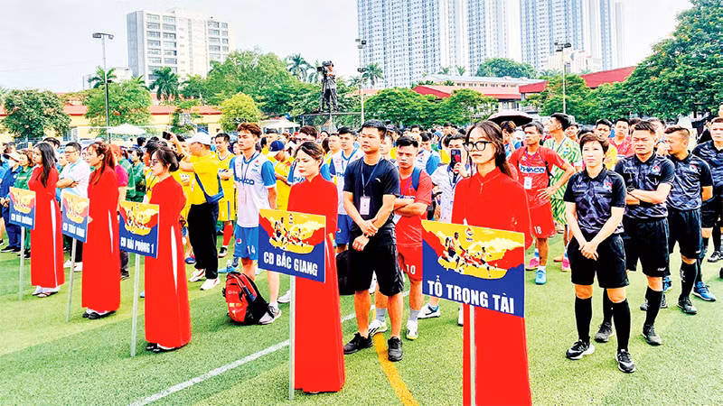 Khai mạc Giải vô địch bóng đá công nhân toàn quốc 2023. (Ảnh NGÔ QUANG DŨNG)