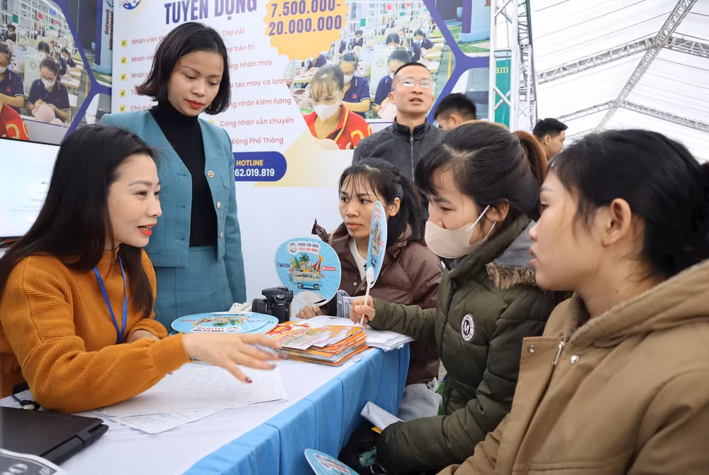 Các doanh nghiệp tìm kiếm lao động tại Ngày hội việc làm được tổ chức ngay sau Tết Nguyên đán Ất Tỵ 2025 tại Khu công nghiệp VSIP Nghệ An.
