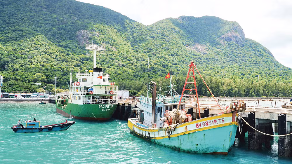 Bến tàu ở Côn Ðảo.