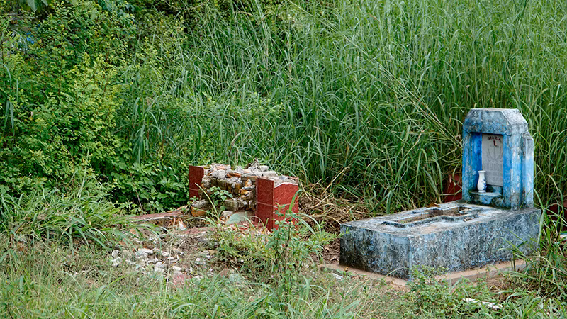 Bình Hưng Hòa là nghĩa trang tự phát từ trước 1975. Hiện nay, nghĩa trang có diện tích 53,612ha, là nghĩa trang lớn nhất của Thành phố Hồ Chí Minh, nằm ở phường Bình Hưng Hòa và Bình Hưng Hòa A, quận Bình Tân.