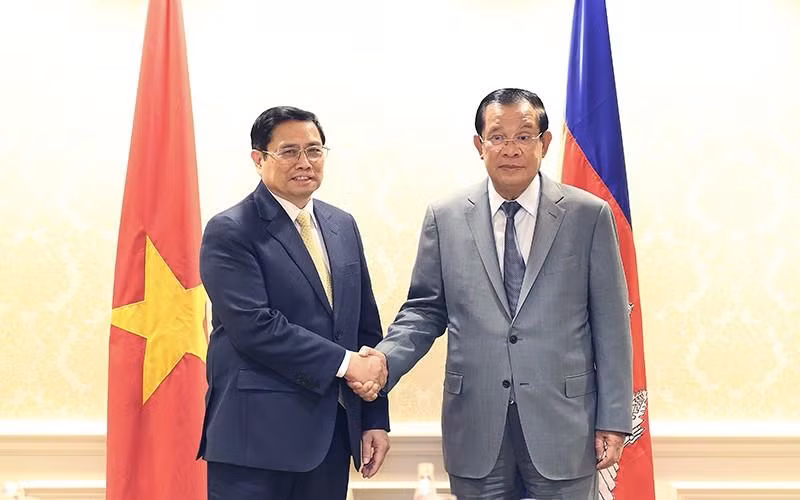 Thủ tướng Phạm Minh Chính có cuộc gặp với Thủ tướng Campuchia Hun Sen, nhân dịp tham dự Hội nghị cấp cao đặc biệt ASEAN-Hoa Kỳ, tháng 5/2022, tại Mỹ. (Ảnh: DƯƠNG GIANG/TTXVN)
