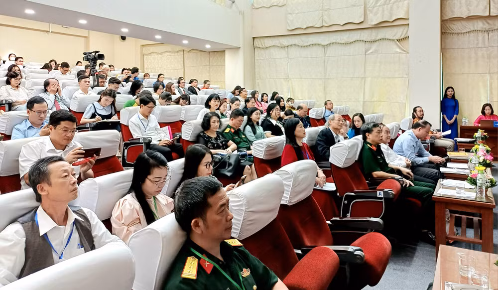 Đông đảo văn nghệ sĩ, nhà nghiên cứu tham gia hội thảo.