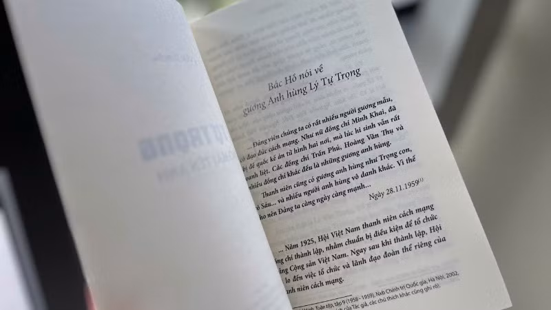 Những trang sách giàu cảm xúc về người anh hùng trẻ tuổi.