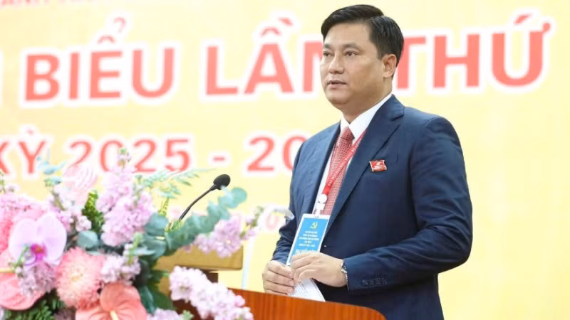 Phó Bí thư Phụ trách Đảng bộ, Thành viên Hội đồng thành viên, Tổng giám đốc Agribank Phạm Toàn Vượng phát biểu chỉ đạo tại Đại hội điểm Đảng bộ Agribank Chi nhánh tỉnh Hải Dương. Phó Bí thư Phụ trách Đảng bộ, Thành viên Hội đồng thành viên, Tổng giám đốc Agribank Phạm Toàn Vượng phát biểu chỉ đạo tại Đại hội điểm Đảng bộ Agribank Chi nhánh tỉnh Hải Dương.
