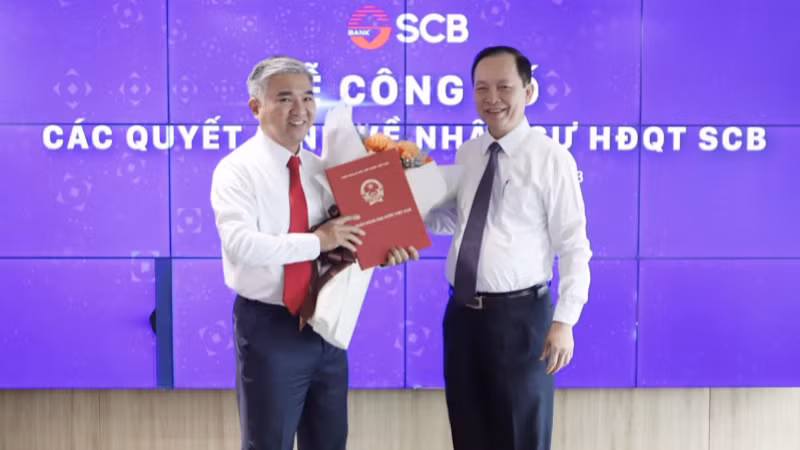 Phó Thống đốc Đào Minh Tú trao quyết định trưng tập, chỉ định ông Phan Đình Điền giữ chức Chủ tịch Hội đồng quản trị SCB.
