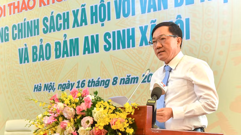 Tổng Giám đốc Ngân hàng Chính sách xã hội Dương Quyết Thắng phát biểu tại Hội thảo.