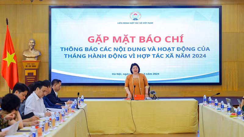 Chủ tịch Liên minh Hợp tác xã Việt Nam Cao Xuân Thu Vân thông tin nội dung và hoạt động của Tháng hành động vì Hợp tác xã năm 2024.