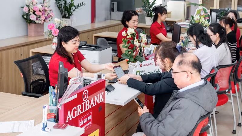 Các ngân hàng linh hoạt giải pháp huy động vốn để bảo đảm đáp ứng nhu cầu vay vốn của người dân, doanh nghiệp. 