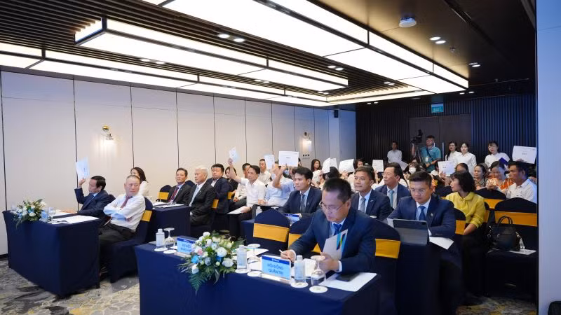Các cổ đông biểu quyết thống nhất nội dung của Đại hội.