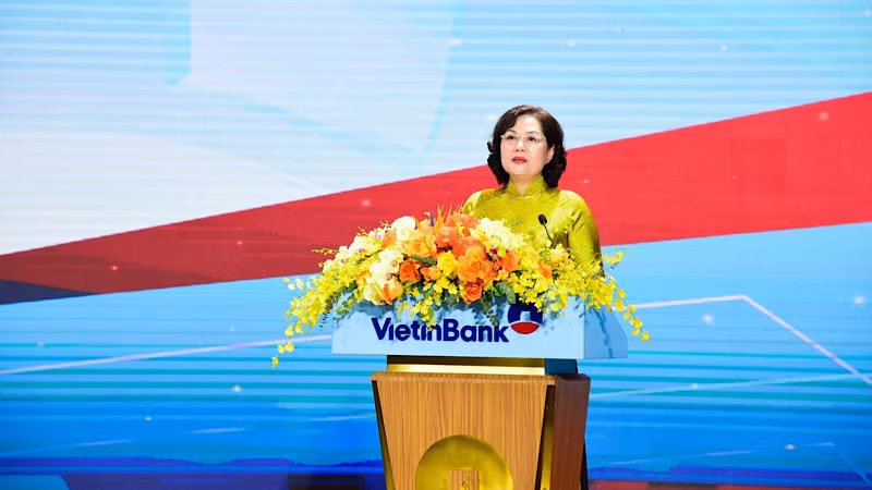 Thống đốc Ngân hàng Nhà nước Nguyễn Thị Hồng phát biểu ý kiến. Thống đốc Ngân hàng Nhà nước Nguyễn Thị Hồng phát biểu ý kiến.