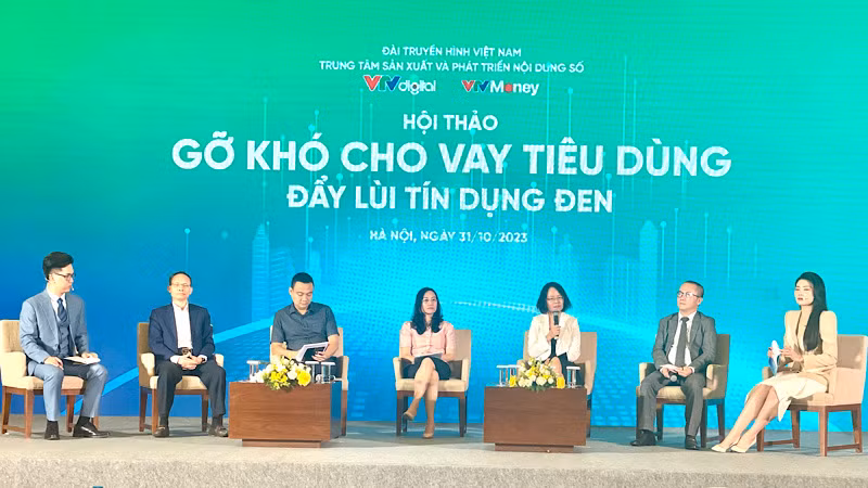 Các diễn giả chia sẻ ý kiến tại Hội thảo