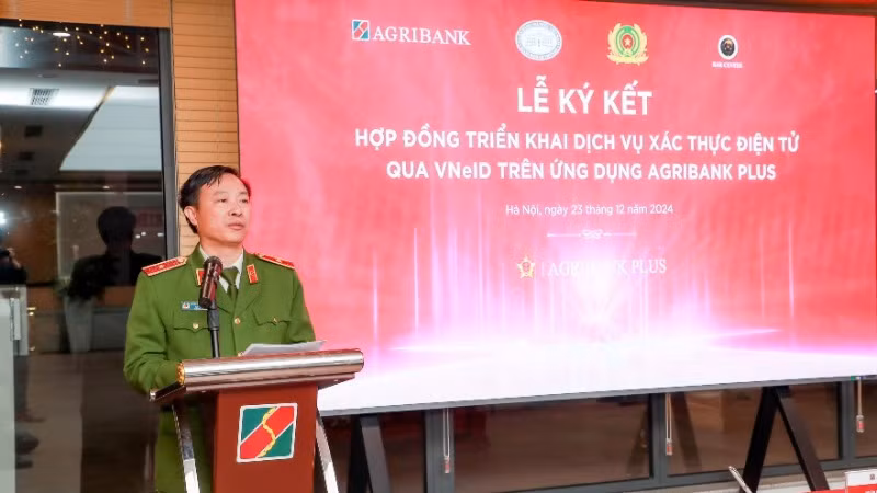 Thiếu tướng Nguyễn Ngọc Cương - Cục trưởng Cục C06 phát biểu tại Lễ ký kết. Thiếu tướng Nguyễn Ngọc Cương - Cục trưởng Cục C06 phát biểu tại Lễ ký kết.
