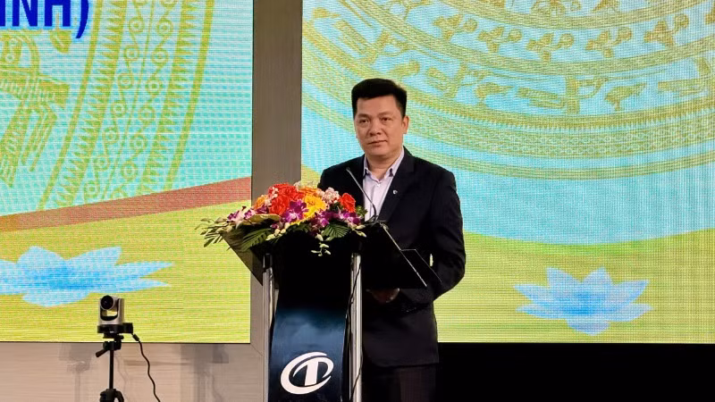 Phó Tổng Giám đốc Vietcombank Hồ Văn Tuấn chia sẻ ý kiến tại hội nghị. Phó Tổng Giám đốc Vietcombank Hồ Văn Tuấn chia sẻ ý kiến tại hội nghị.