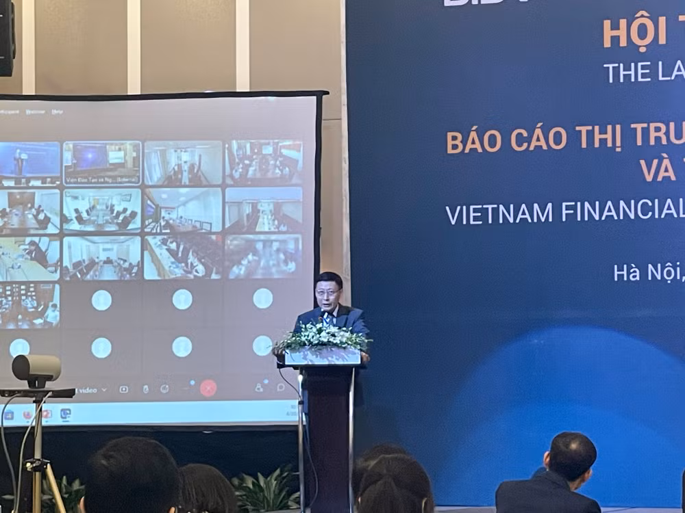 Chuyên gia Kinh tế trưởng ADB tại Việt Nam Nguyễn Minh Cường góp ý kiến tại hội thảo. Chuyên gia Kinh tế trưởng ADB tại Việt Nam Nguyễn Minh Cường góp ý kiến tại hội thảo.