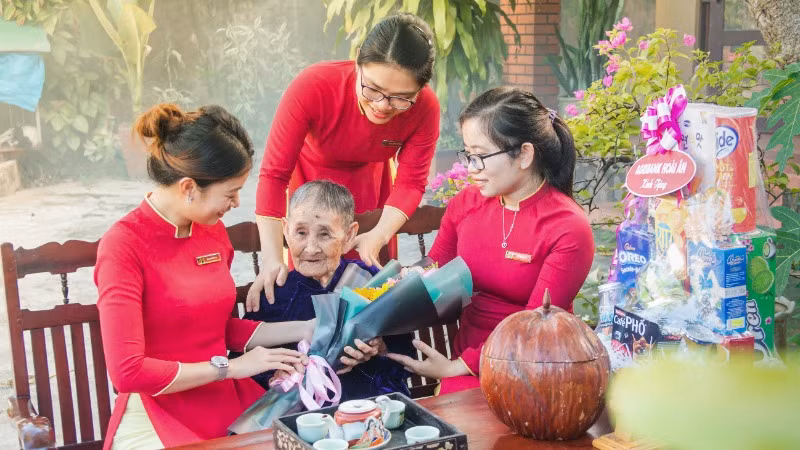 Phát huy truyền thống nhân hậu, đảm đang, nữ đoàn viên, người lao động Agribank luôn thể hiện sự quan tâm, sẻ chia tới cộng đồng. Phát huy truyền thống nhân hậu, đảm đang, nữ đoàn viên, người lao động Agribank luôn thể hiện sự quan tâm, sẻ chia tới cộng đồng.