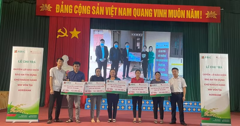 Phối hợp chi trả quyền lợi Bảo hiểm Bảo an Tín dụng cho 05 khách hàng với tổng số tiền 648 triệu đồng.